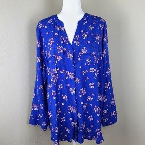 A.N.A. Size 2x, Button Down Blouse w/ Two Pockets, Blue with Floral accents